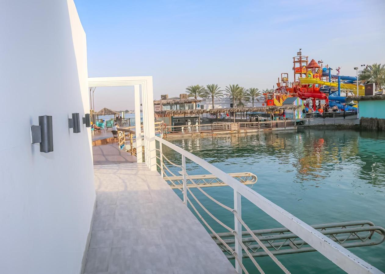 Lagoona Beach Luxury Resort And Spa Manama Eksteriør bilde View of the water park