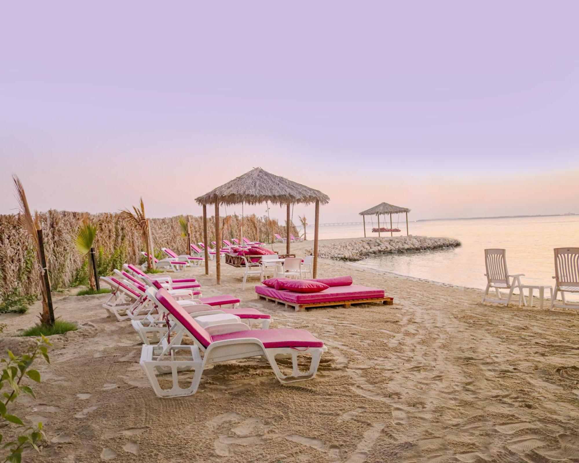 Lagoona Beach Luxury Resort And Spa Manama Eksteriør bilde Beach at the resort