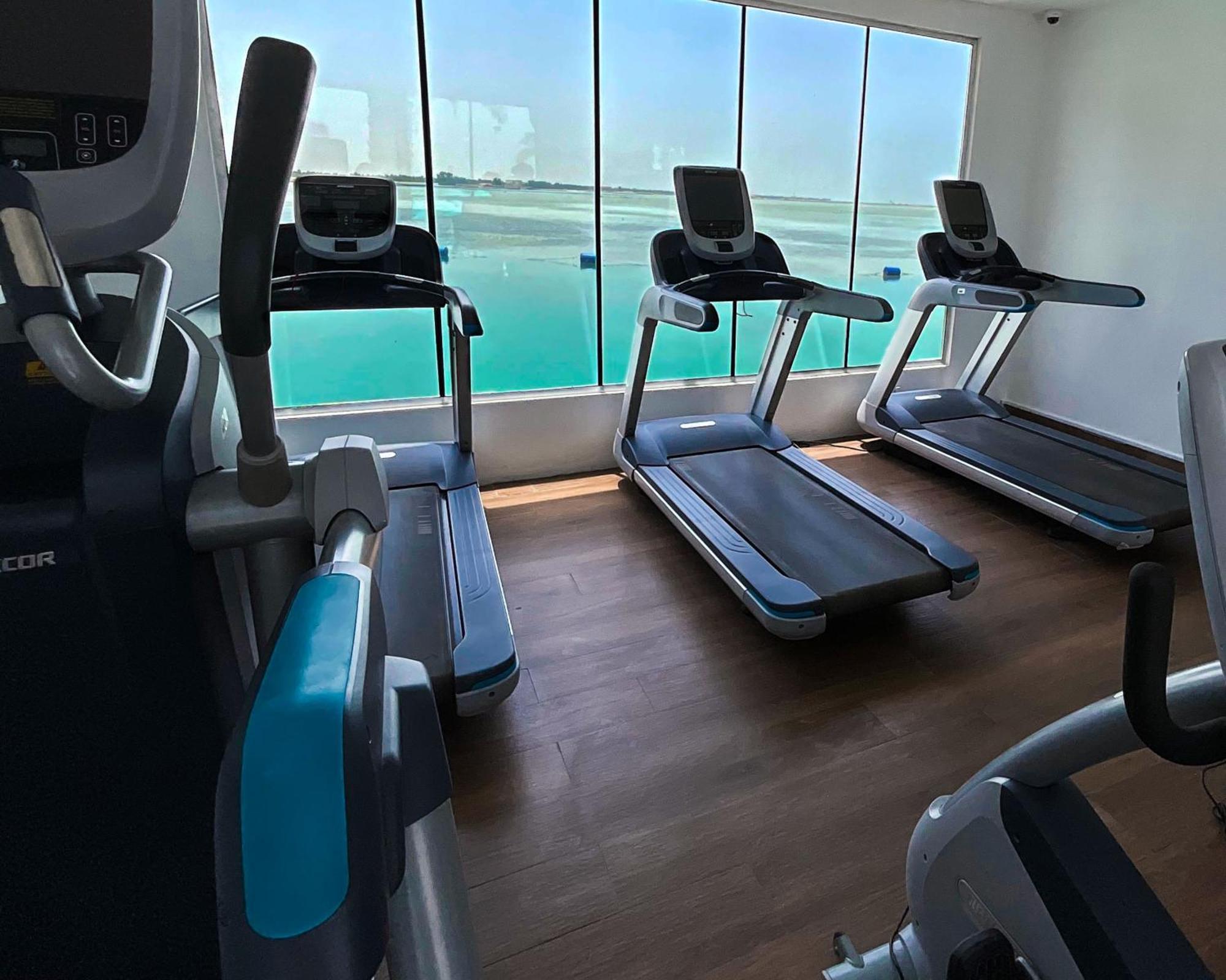 Lagoona Beach Luxury Resort And Spa Manama Eksteriør bilde The gym at the hotel