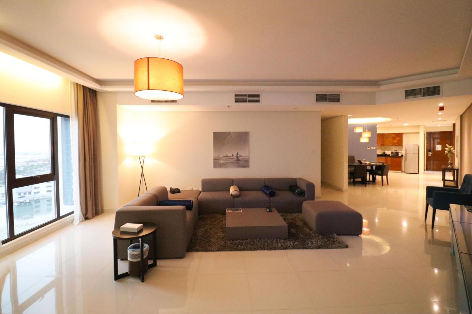 Lagoona Beach Luxury Resort And Spa Manama Eksteriør bilde A living room in a typical apartment