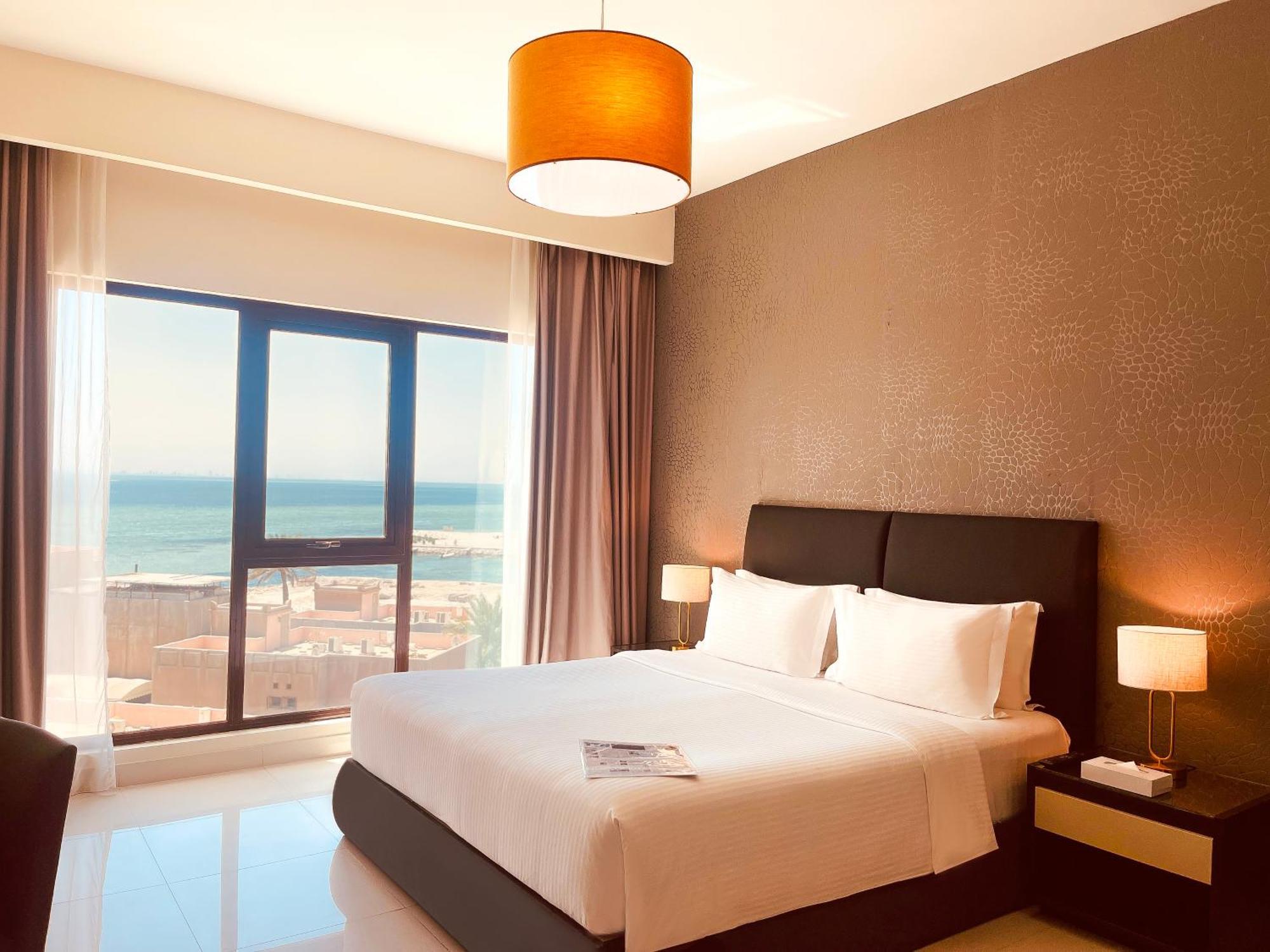 Lagoona Beach Luxury Resort And Spa Manama Eksteriør bilde A bedroom at the hotel